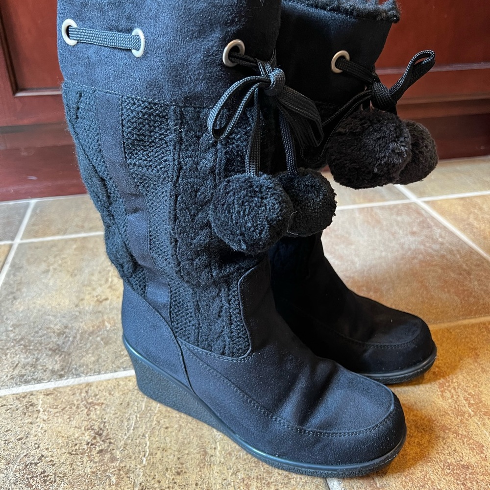 Women’s black suede look and fleece lined boot